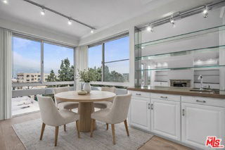 Building Photo - 320 N Maple Dr