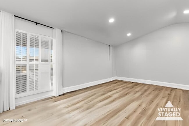 Building Photo - 26414 S Lakemont Dr