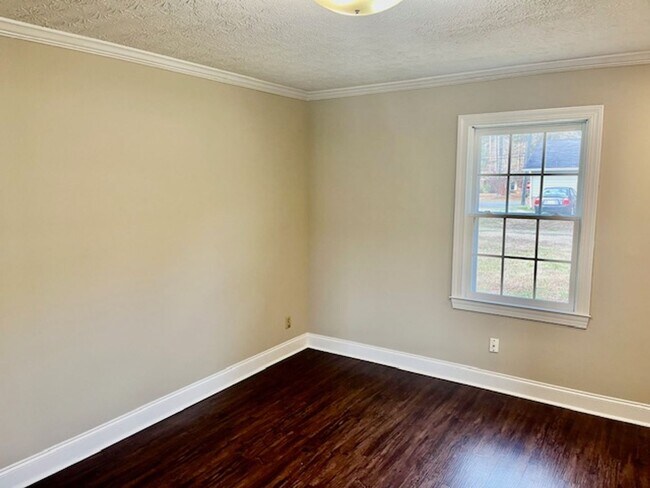 Building Photo - Hennon Dr #238