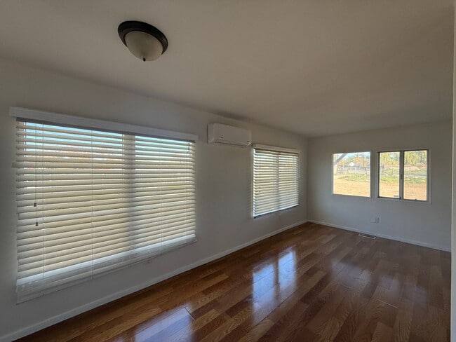 Building Photo - 2 bedroom 2 bathroom mobile home in a huge lot!