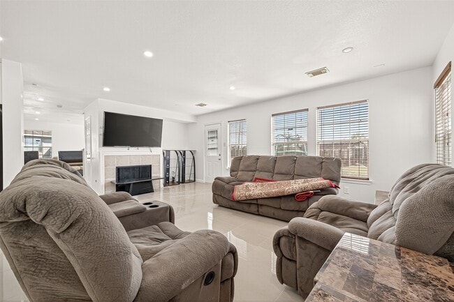 Building Photo - 15707 Crooked Arrow Dr