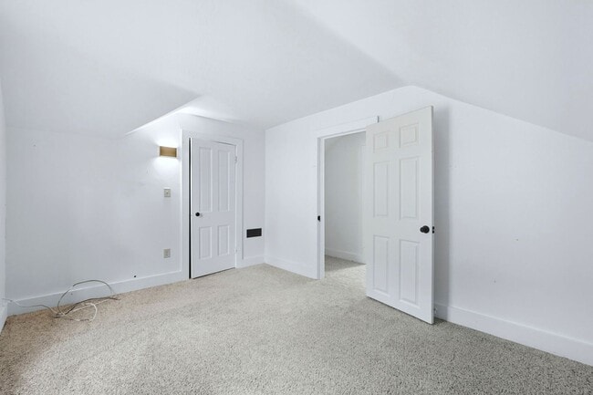 Building Photo - New THREE BED listing in Fort Wayne!