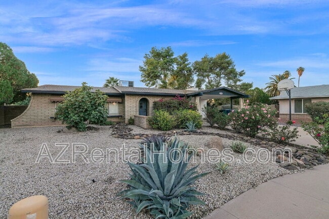 Building Photo - 2454 W Obispo Cir