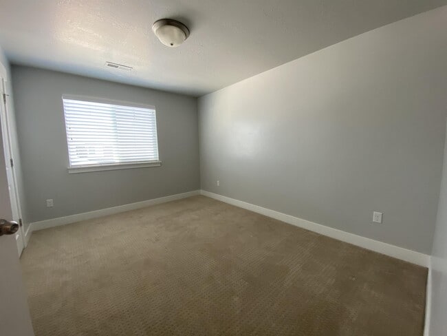 Building Photo - 15355 Tarawa Dr