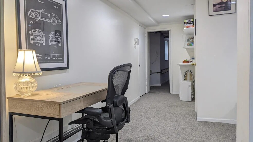 Work Desk - 540 S Taylor Ave