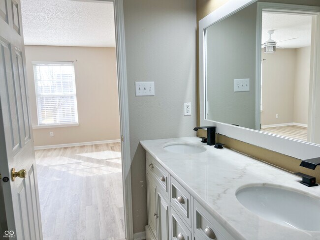 Building Photo - 14243 Holly Berry Cir