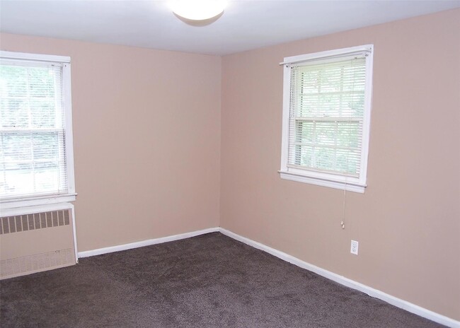 Building Photo - 152 W Yaphank Rd