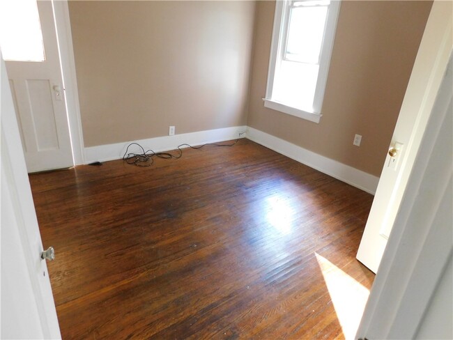 Building Photo - 125 W High Terrace