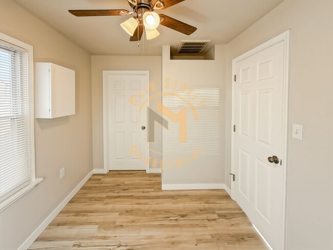 Building Photo - 2 Bed 1 Bath Single Family Home