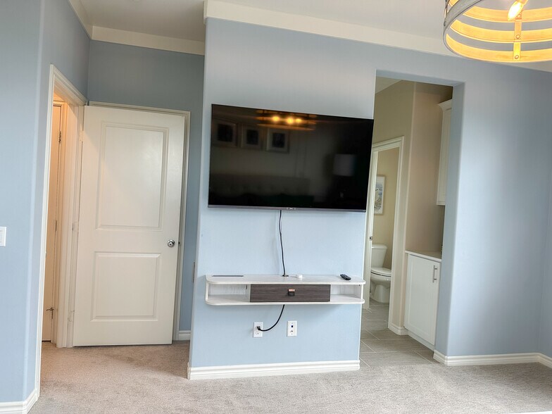 Building Photo - 14770 Palmera Ct