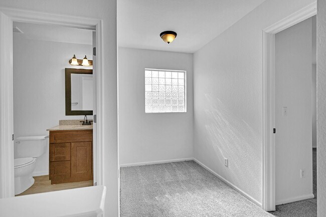 Building Photo - $2,640.95, $300 off the first month's rent, 4 Beds - 2 Bath, Single Family Home in Denver with 2-...