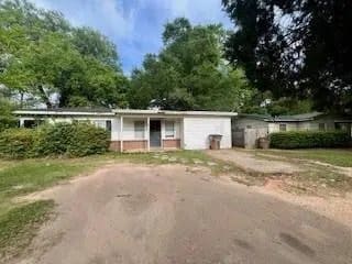 Building Photo - 713 Raines Dr