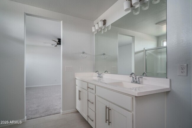 Building Photo - 9036 S 169th Dr