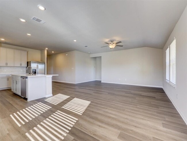 Building Photo - 100 Greenspire Ln