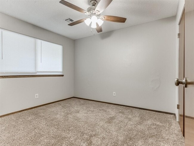 Building Photo - 822 Russell Cir