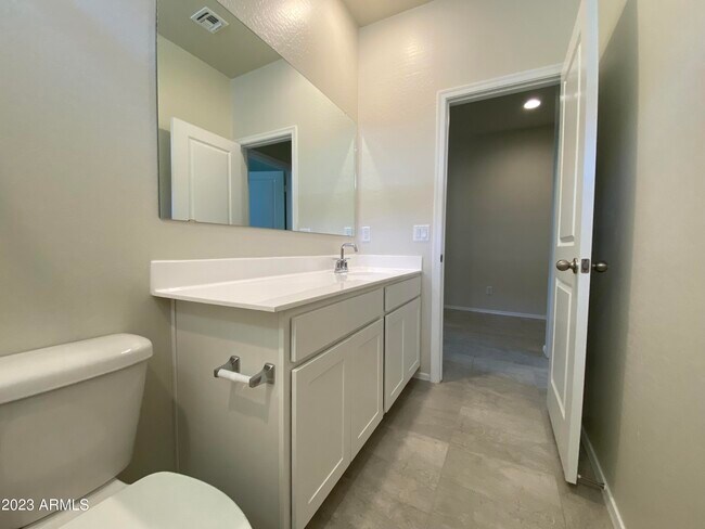 Building Photo - 1166 W Avalon Canyon Dr