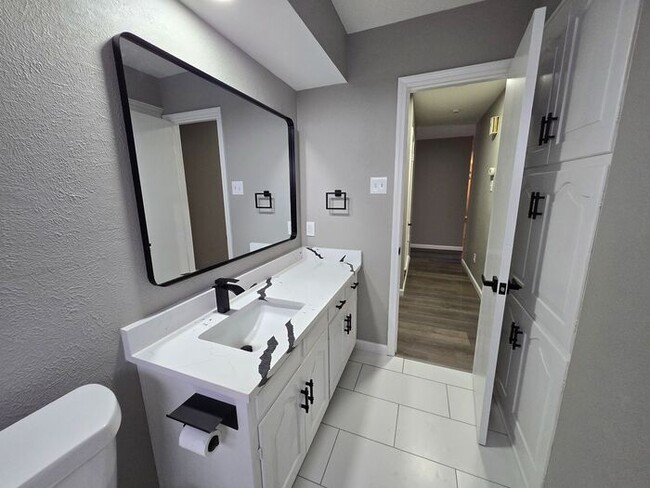 Building Photo - 2012 Ebbtide Ln