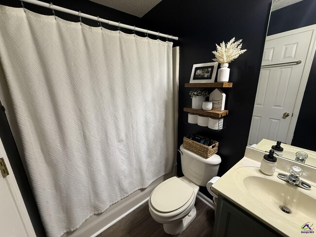 Building Photo - 107 White Tail Ln