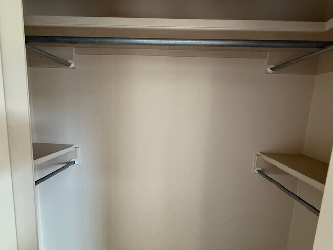 Building Photo - 1502 W Kiwi