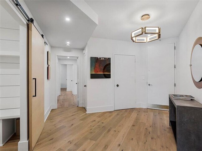 Building Photo - 2660 Peachtree Rd NW