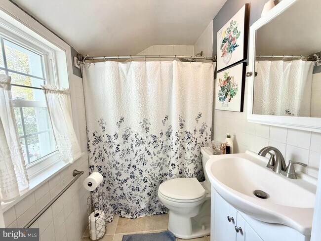 Building Photo - 1303 Bruce Rd