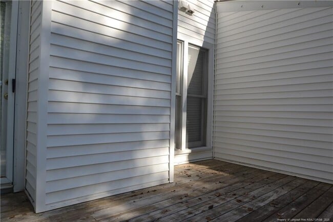 Building Photo - 121 Planetree Ln