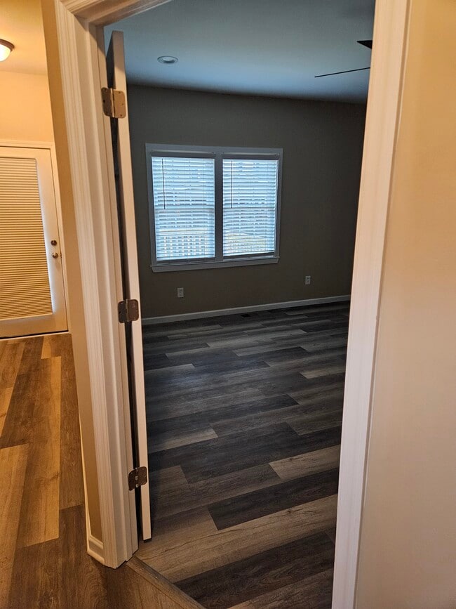 Building Photo - 1911 9th Ave N