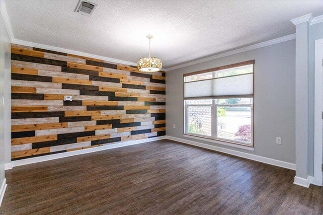 Building Photo - "Charming 3-Bed Oasis with Private Pool in Fort Walton Beach!"
