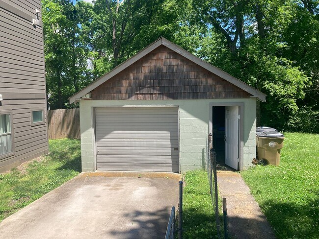 Building Photo - Great 2 Bed 2 Bath Home in East Nashville!