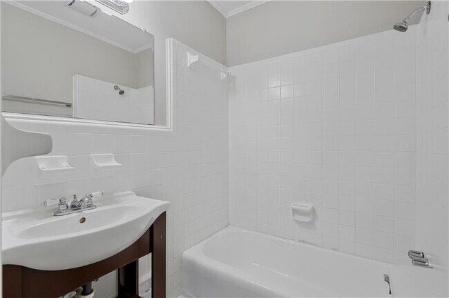 Building Photo - 2382 Peachwood Cir NE