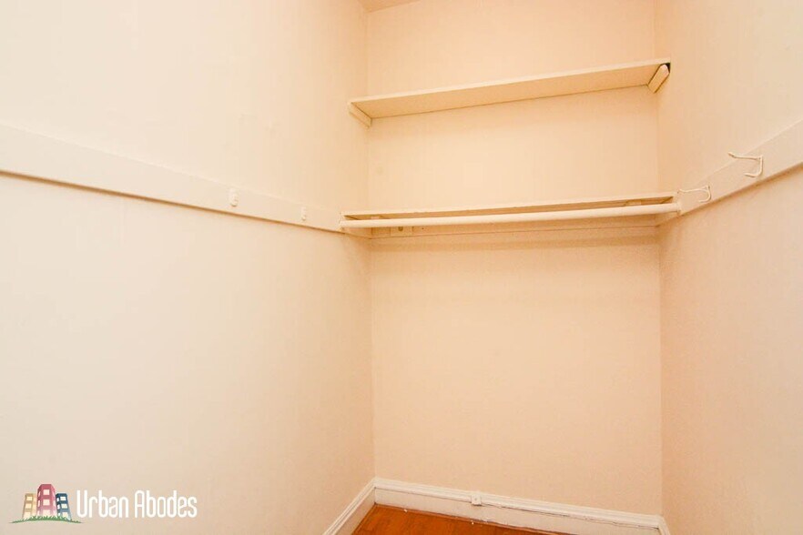 Building Photo - 4627 N Paulina St