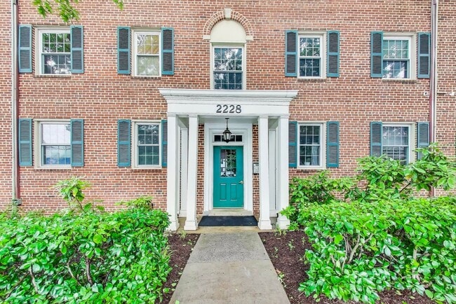 Primary Photo - Convenient and Stylish 2-bedroom close to ...