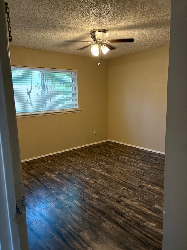 Building Photo - 3514 Summit Ln