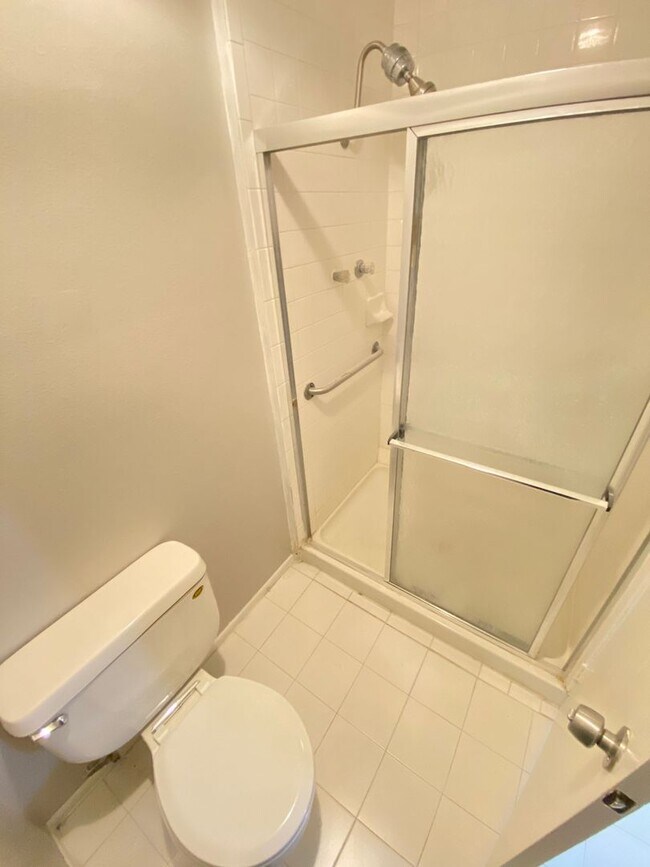 Building Photo - Charming 4 Bedroom, 3 Bath, Single-Story H...