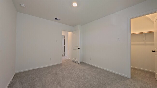 Building Photo - 16843 Old Wagon Wy