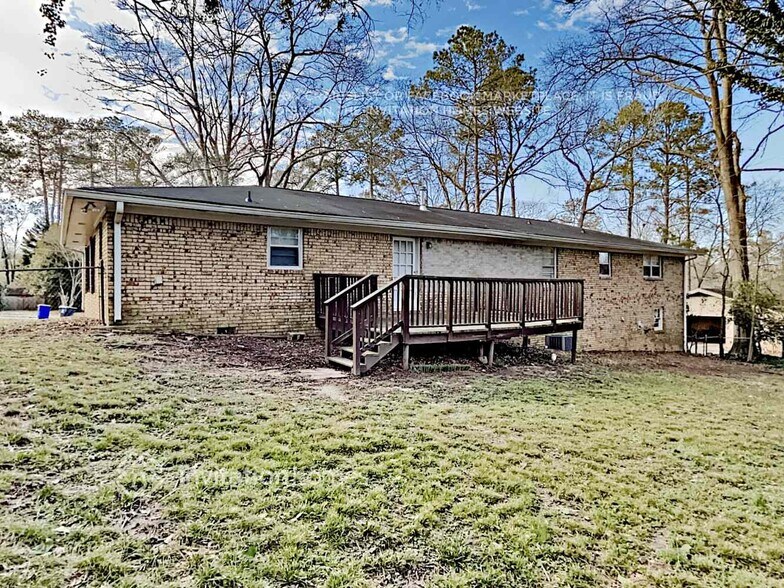 Building Photo - 624 Princess Cir