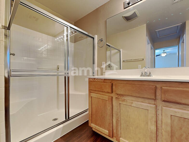 Building Photo - 6490 Albina Creek St