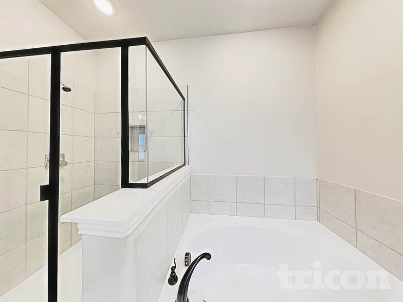 Building Photo - 7708 Cottonwood Dr