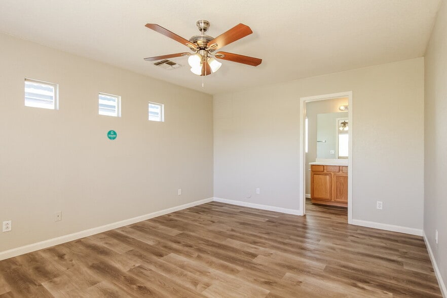 Building Photo - 8345 W Hughes Dr