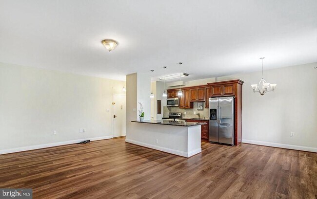 Building Photo - 3245 Rio Dr