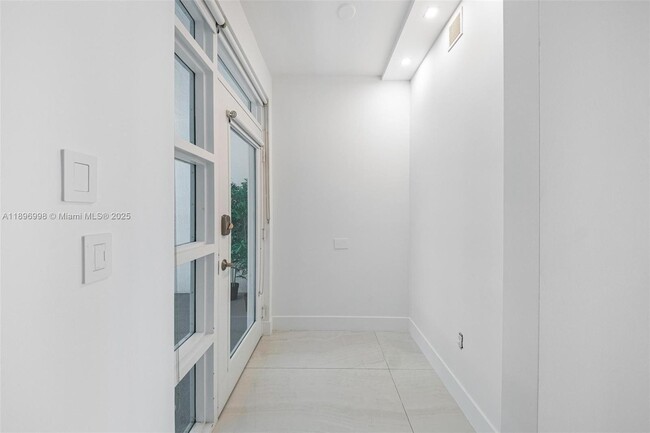 Building Photo - 7918 Harbor Island Dr