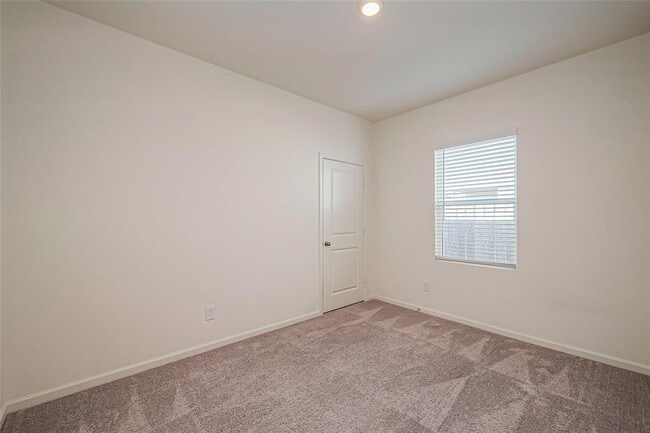 Building Photo - 614 Edge Lake Ct