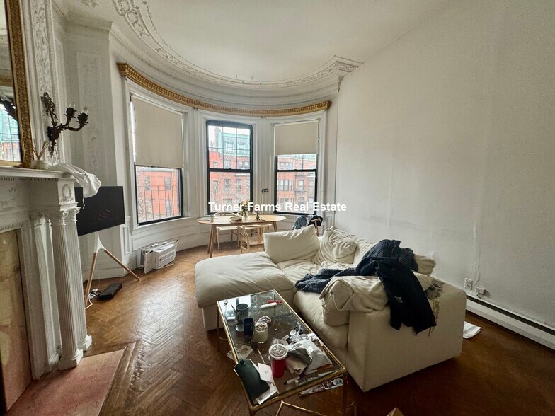Building Photo - 472 Beacon St