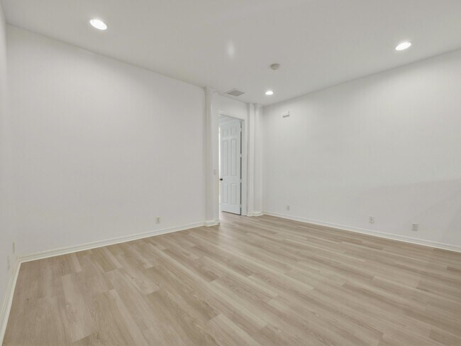 Building Photo - 119 Lancaster Rd