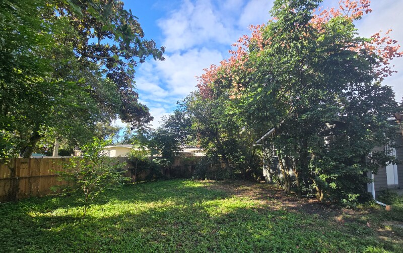 Building Photo - 933 Arlingwood Ave