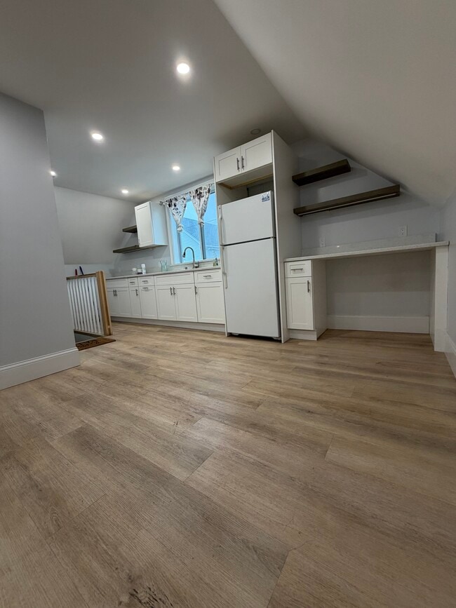 Building Photo - 12 Chestnut Ave