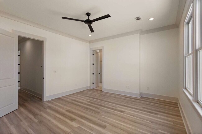 Building Photo - Luxury Townhome for Rent in Waterpointe | 3 Bed | 2.5 Bath | Private Courtyard