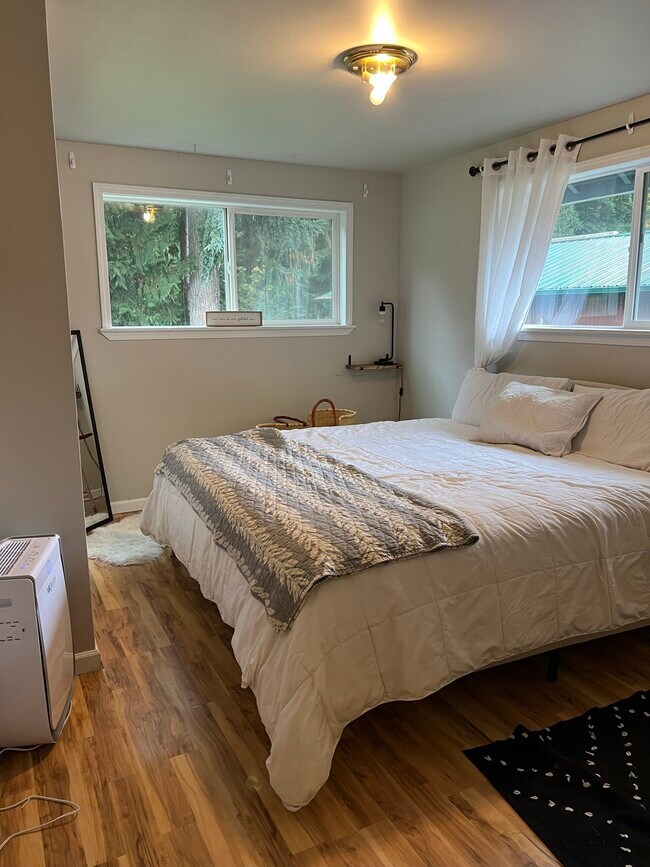 Building Photo - 2344 Northlake Way NW