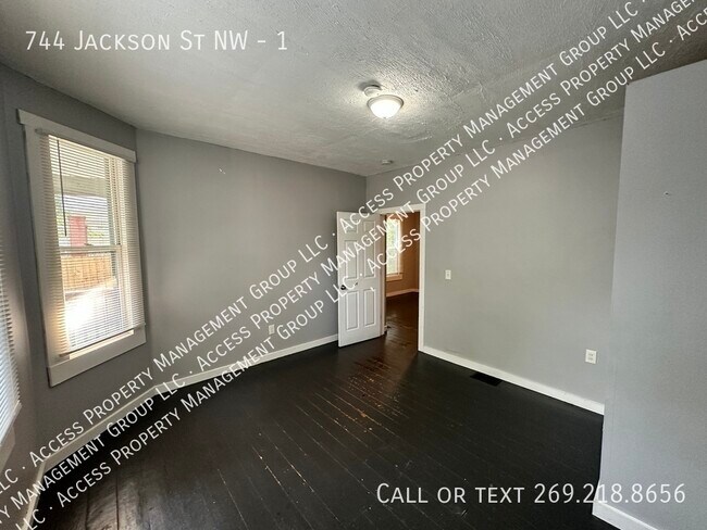 Building Photo - 744 Jackson St NW