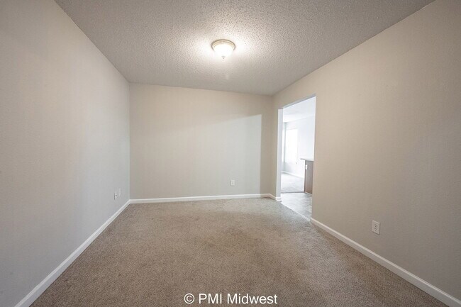 Building Photo - "Charming 3-Bedroom Home with 2 Full Baths in Desirable Noblesville Location!"